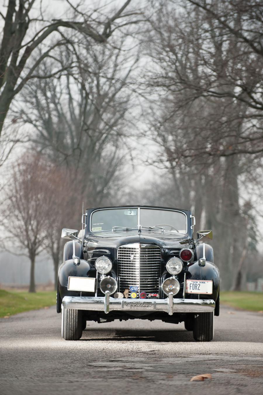  Cadillac V16 Presidential Convertible Parade Limousine by Fleetwood 1938 года  (фото 2 из 57)